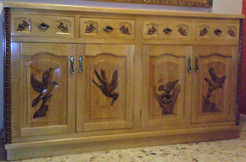 Mueble de salón tallado